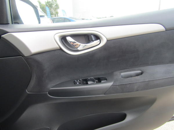 2014 Nissan Pulsar B17 ST Sedan