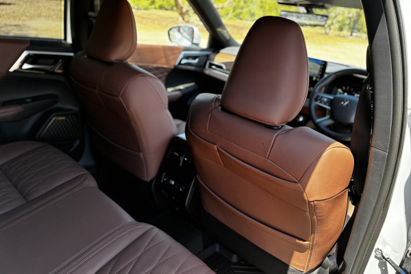 2025 Mitsubishi Outlander ZM Exceed Tourer SUV Image 14