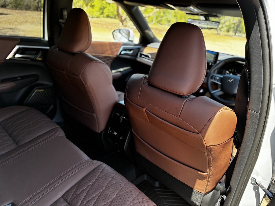 2025 Mitsubishi Outlander ZM Exceed Tourer SUV Image 14