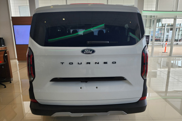 2024 MY24.5 Ford Tourneo AV Active People Mover Image 5