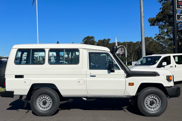2024 MYon Toyota LandCruiser GDJL78R (Troopcarrier) Workmate Troopcarrier Wagon Image 3