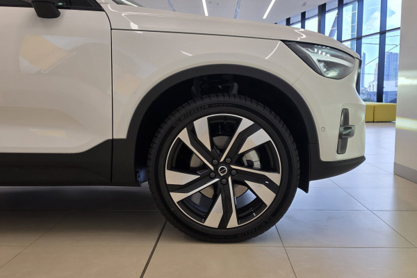 2025 MY26 Volvo XC40 XZ Ultra B4 Dark SUV Image 5