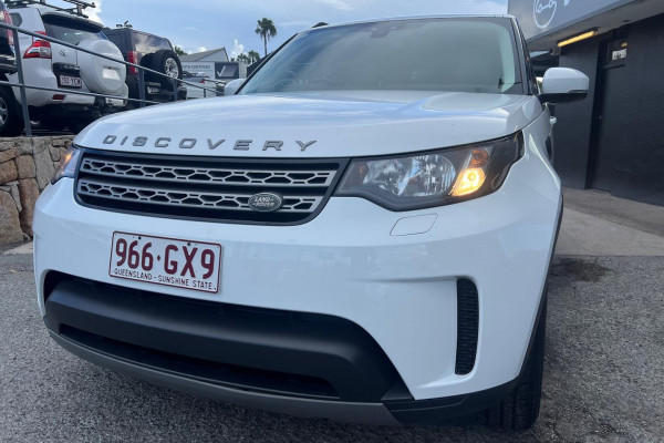 2017 Land Rover Discovery Series 5 SD4 S SUV Image 3