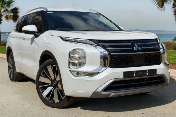 2025 Mitsubishi Outlander ZM Exceed SUV Image 1