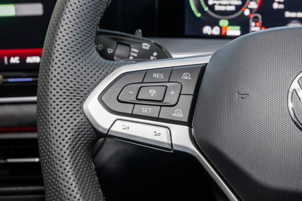 2026 Volkswagen Tayron R4 200TSI eHybrid R-Line SUV image 11