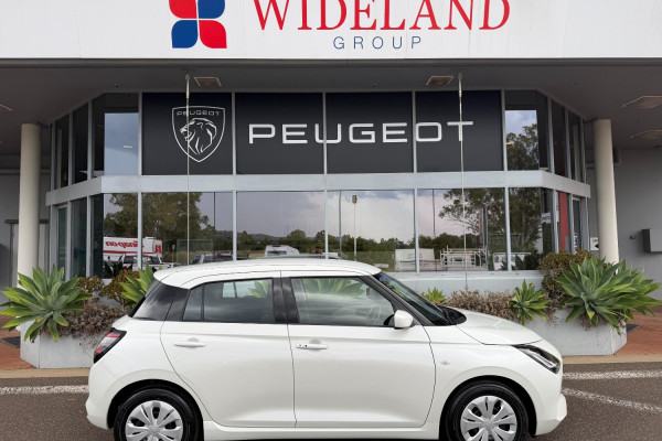 2025 Suzuki Swift Hybrid Hybrid SUV Image 2