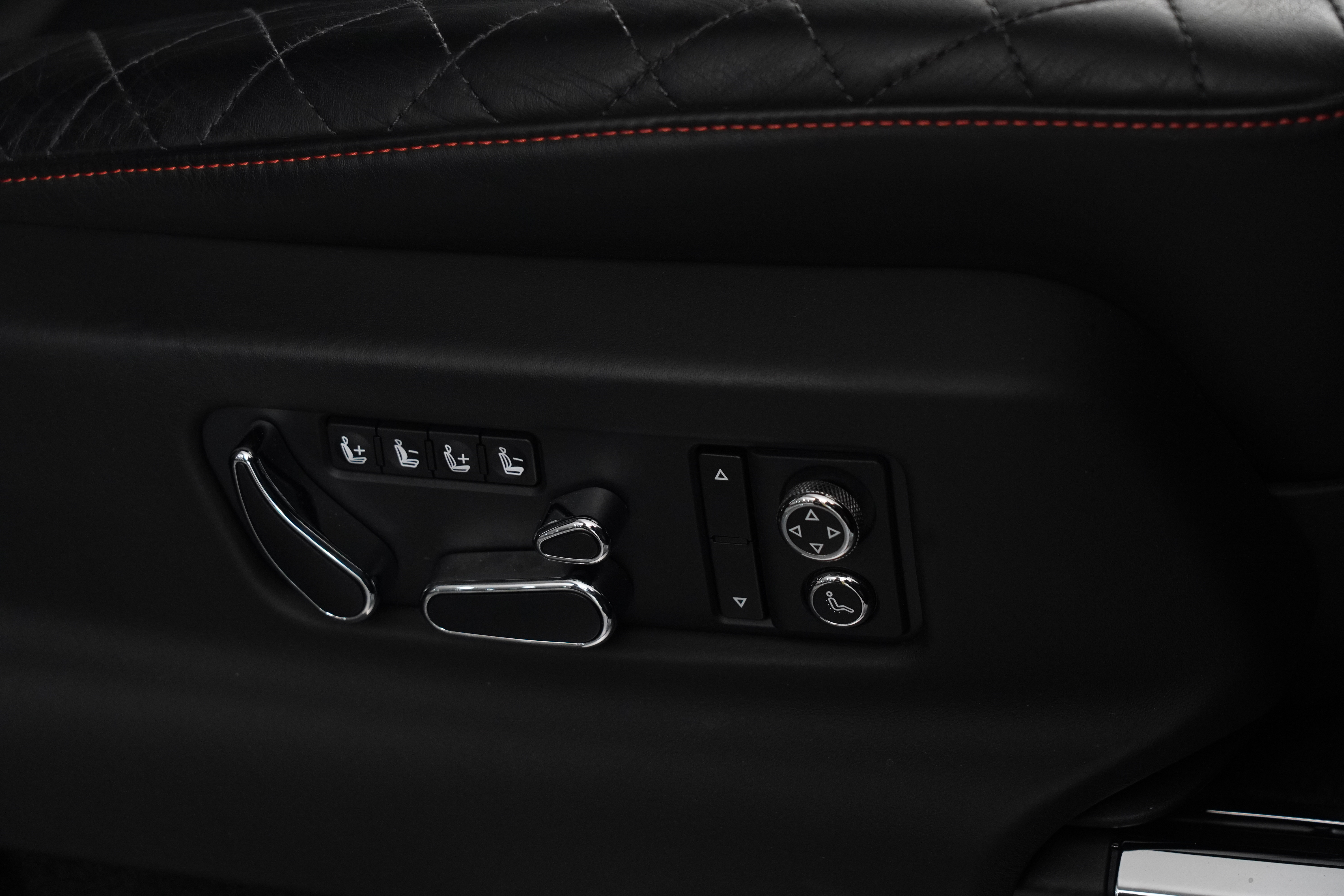 2018 Bentley Bentayga W12 Seven Seat SUV Image 33