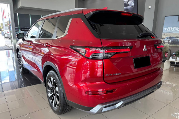 2025 Mitsubishi Outlander ZM LS SUV Image 5