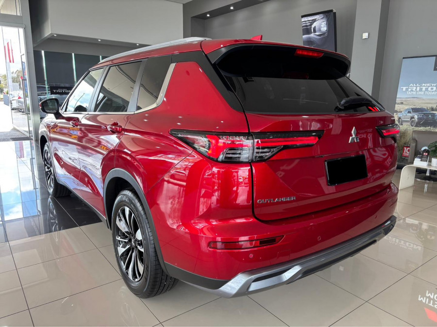 2025 Mitsubishi Outlander ZM LS SUV Image 5