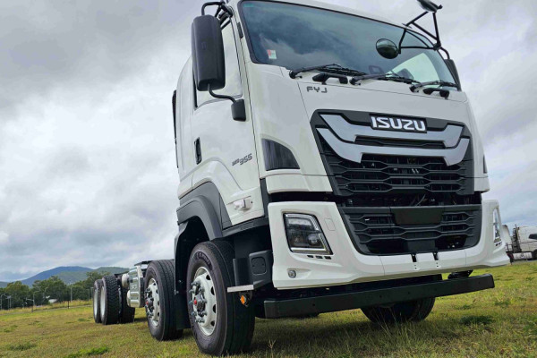 2025 Isuzu FYJ 320-355 AT R67 Cab Chassis Image 1