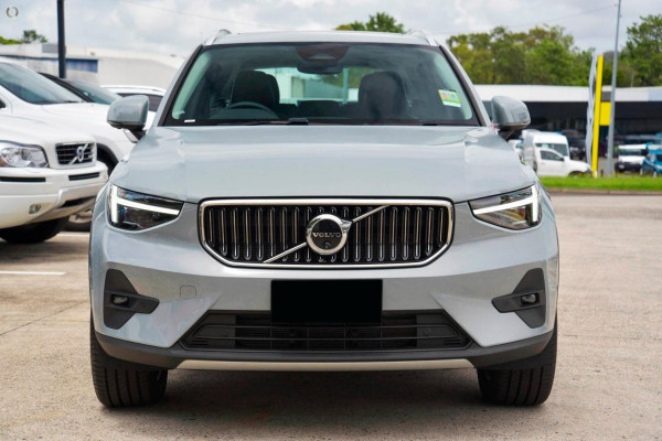 2024 MY25 Volvo XC40  Ultra B4 Bright SUV Image 2