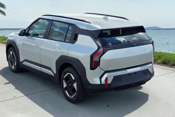 2026 Kia EV3 SV Air Long Range SUV Image 6