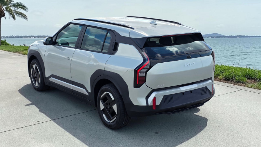 2026 Kia EV3 SV Air Long Range SUV Image 6