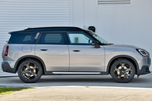 2025 MINI Countryman U25 S Favoured SUV image 3