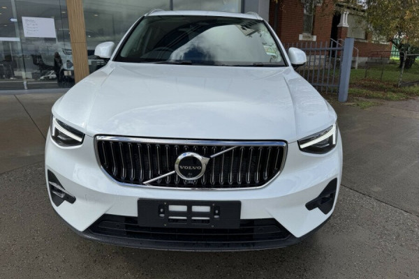 2025 MY26 Volvo XC40 XZ Ultra B4 Bright SUV Image 2
