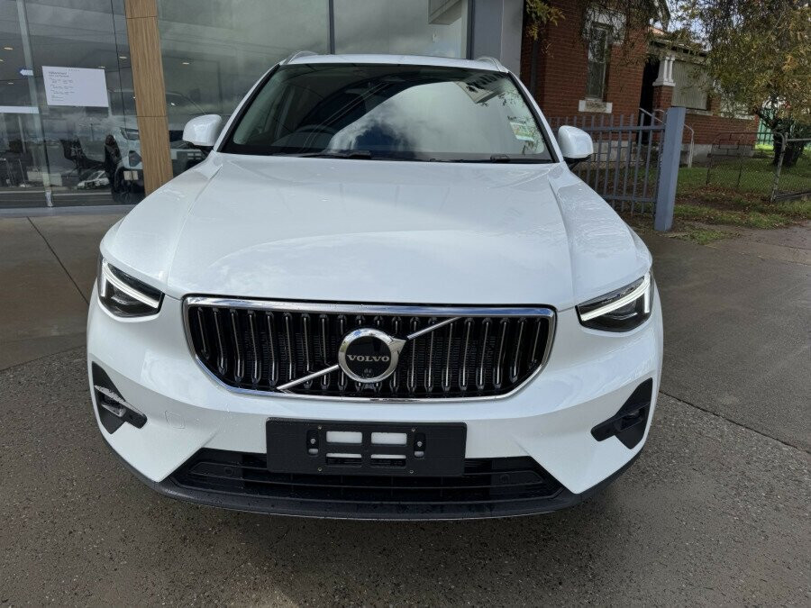2025 MY26 Volvo XC40 XZ Ultra B4 Bright SUV Image 2