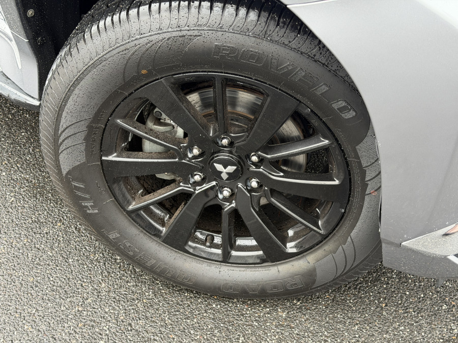2019 Mitsubishi Pajero Sport QE Black Edition SUV Image 2