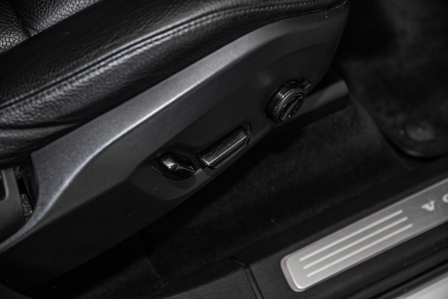2020 Volvo XC90 L Series D5 Inscription SUV Image 18
