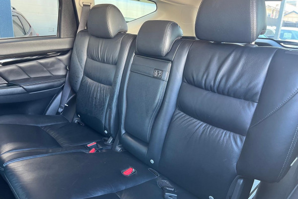 2018 Mitsubishi Pajero Sport QE GLS SUV Image 15