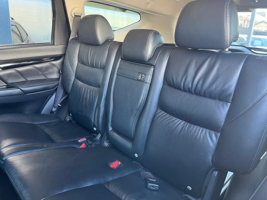 2018 Mitsubishi Pajero Sport QE GLS SUV Image 15