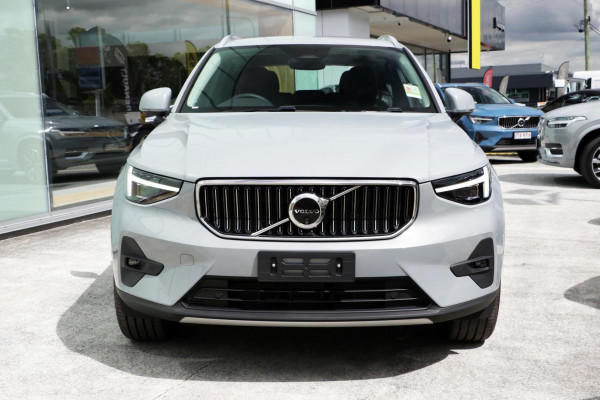 2023 MY24 Volvo XC40 XZ Ultimate B4 Bright SUV Image 3