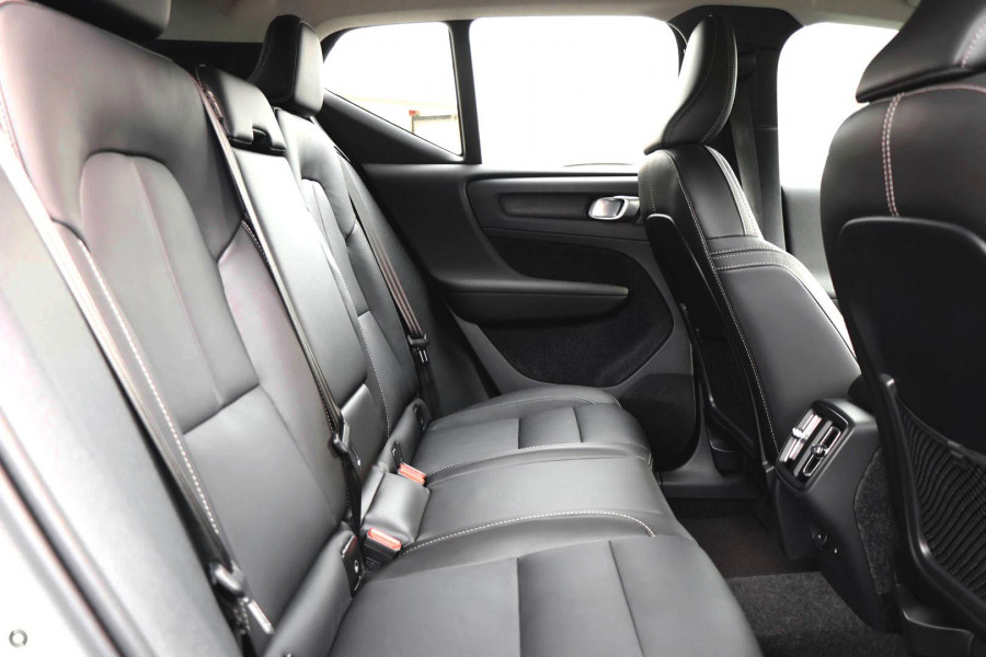 2024 Volvo XC40 XZ Ultimate B4 Bright SUV Image 7
