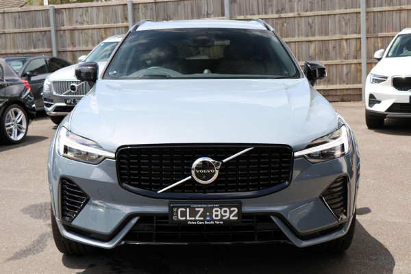 2023 Volvo XC60  Recharge Ultimate T8 Plug-In Hybrid SUV Image 3