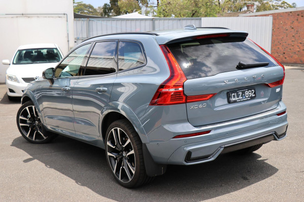 2023 Volvo XC60  Recharge Ultimate T8 Plug-In Hybrid SUV Image 4