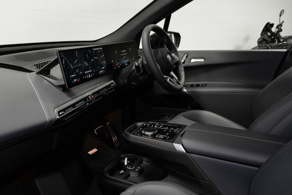 2026 BMW iX I20 xDrive45 M Sport SUV image 8