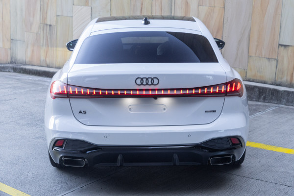 2025 Audi A5 B10 e-hybrid S-Line 270Kw Sedan image 4