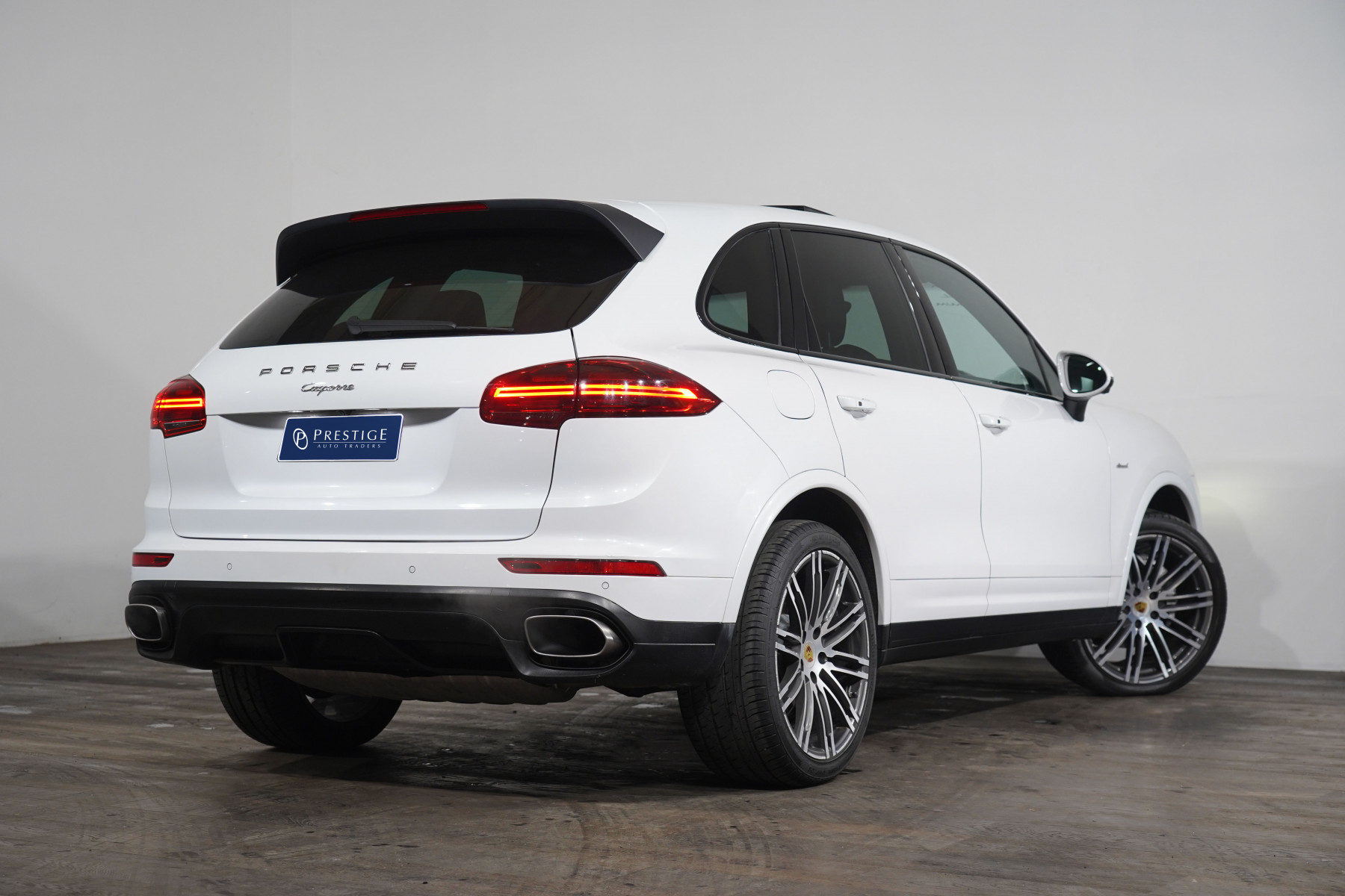 2016 Porsche Cayenne Diesel Platinum Edition SUV Image 7