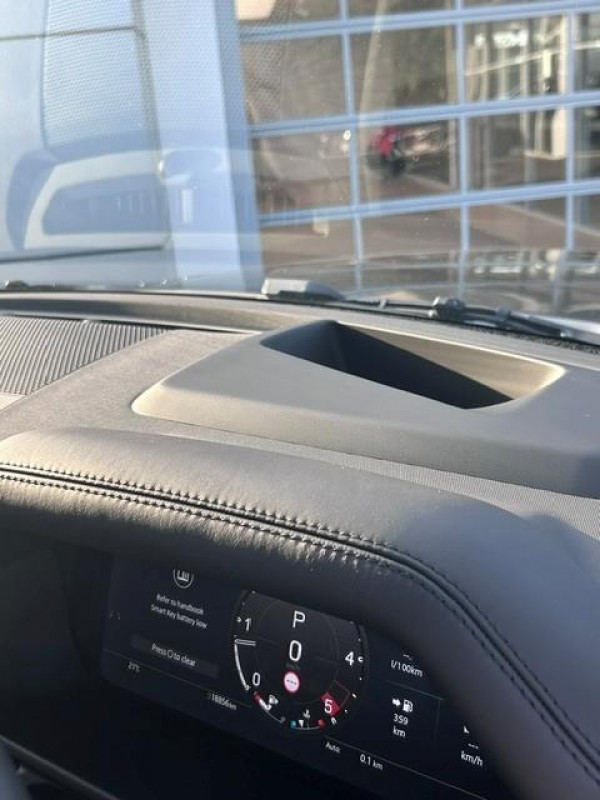2024 Land Rover Defender L663 110 D300 X SUV image 9