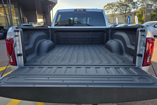 2026 Ram 2500 DJ Laramie Dual Cab Image 12