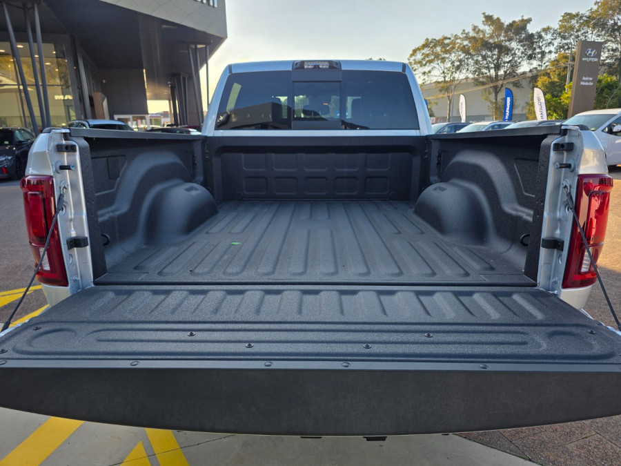 2026 Ram 2500 DJ Laramie Dual Cab Image 12