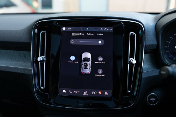 2025 MY26 Volvo XC40 XZ Ultra B4 Dark SUV Image 27