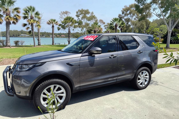 2017 Land Rover Discovery Series 5 SE SUV Image 4