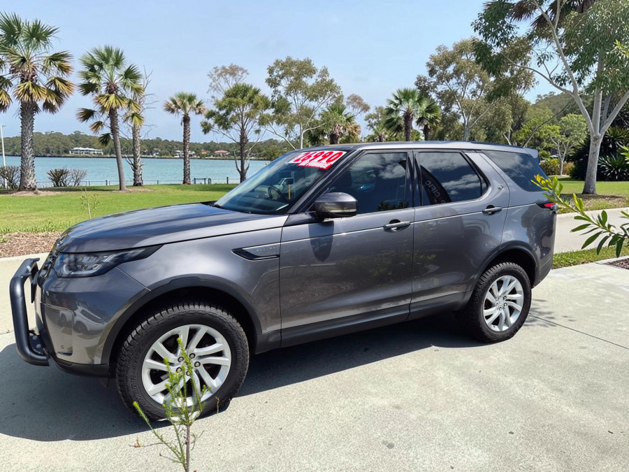 2017 Land Rover Discovery Series 5 SE SUV Image 4