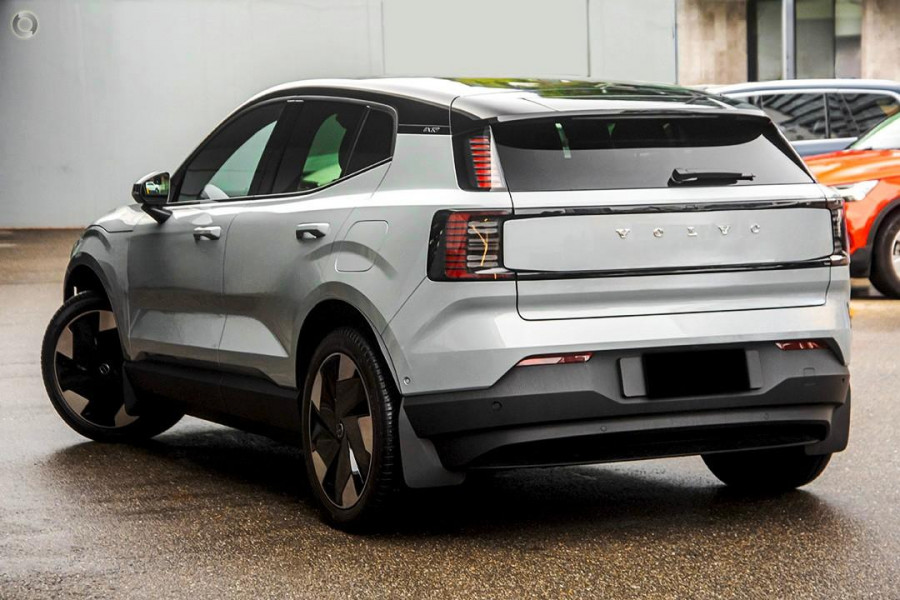 2026 Volvo EX30  Single Motor Extended Range Ultra SUV Image 4