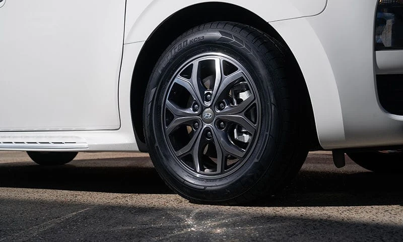 17" POCHEON Alloy Wheel - Gloss Black / Machined Face
