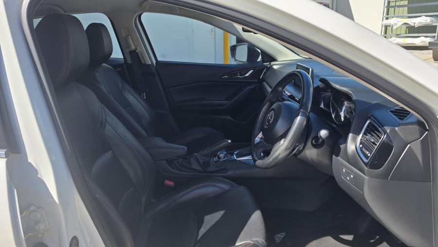 2015 Mazda 3 BM5438 SP25 Hatch Image 10