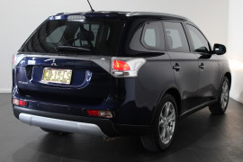 2014 Mitsubishi Outlander ZJ ES Suv