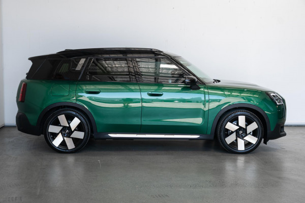 2024 MINI Countryman U25 SE Classic SUV image 3