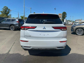 2024 Mitsubishi Outlander ZM LS SUV image 7