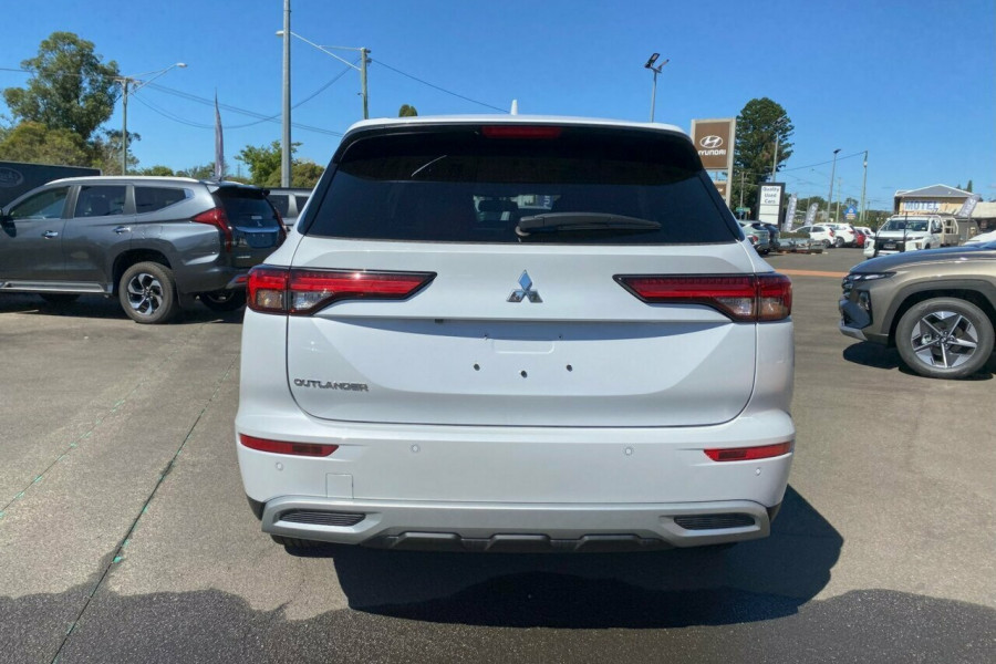 2024 Mitsubishi Outlander ZM LS SUV