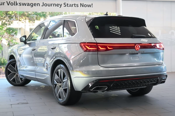 2025 Volkswagen Touareg RC 210TDI R-Line SUV Image 2
