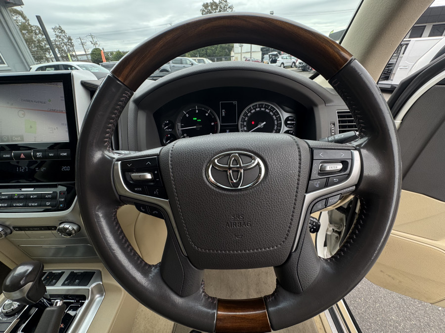 2017 Toyota LandCruiser VDJ200R Sahara SUV Image 25