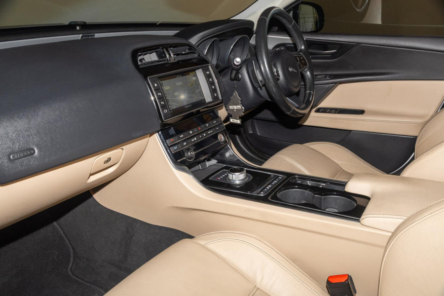 2015 MY16 Jaguar XE X760 20t Prestige Sedan