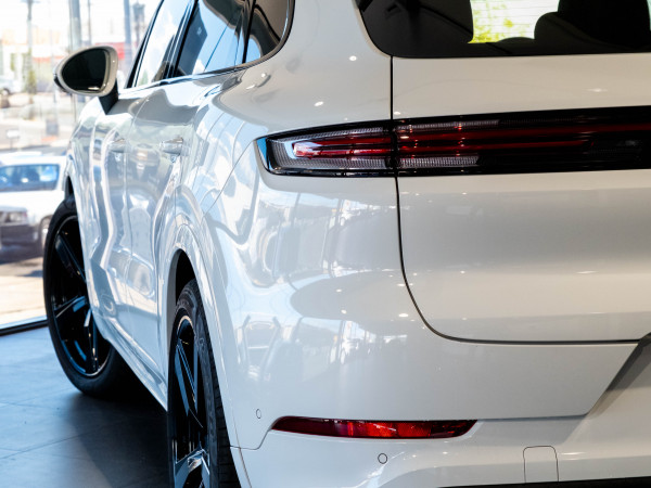 2023 MY24 Porsche Cayenne S SUV image 14