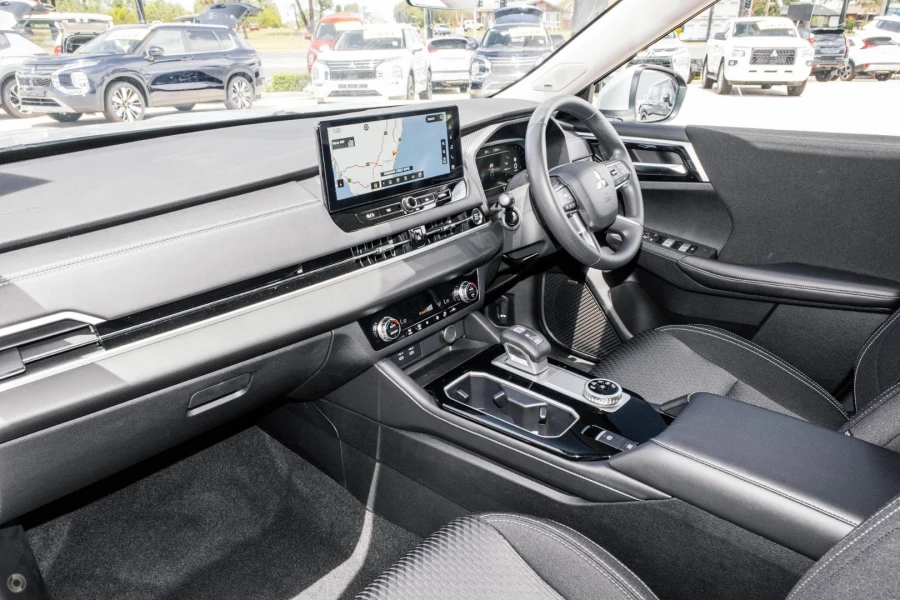 2025 Mitsubishi Outlander ZM ES SUV Image 7