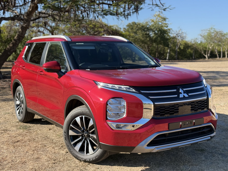 2025 Mitsubishi Outlander ZM LS SUV Image 1